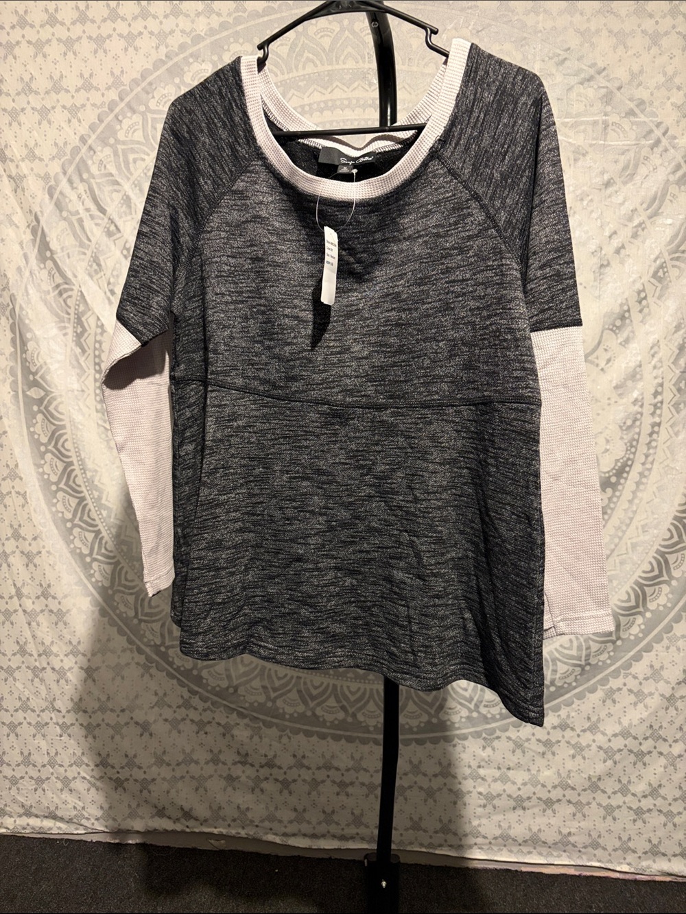 Sonja Betro Gray White Thermal Knit Colorblock Top Size M"
